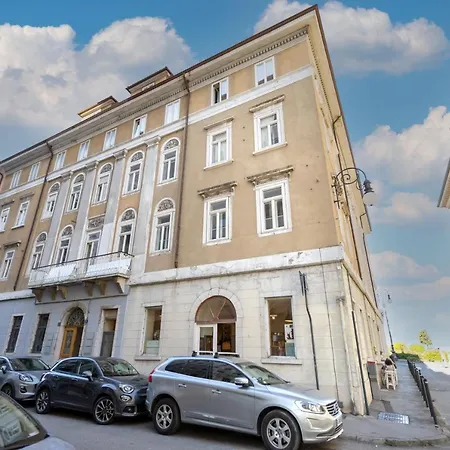 Appartamento Il Golfo - Elegante Zona Rive Trieste