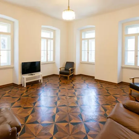 Elegante Zona Rive Apartment