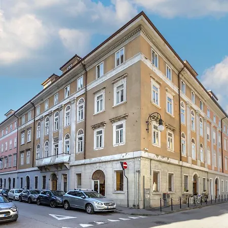 Elegante Zona Rive Apartment *