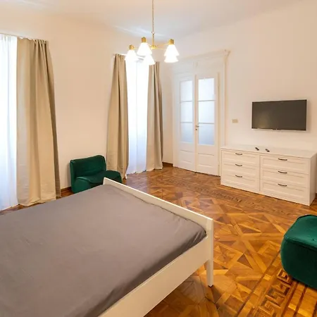 Elegante Zona Rive Apartment