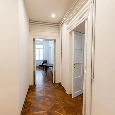 Elegante Zona Rive Apartment *