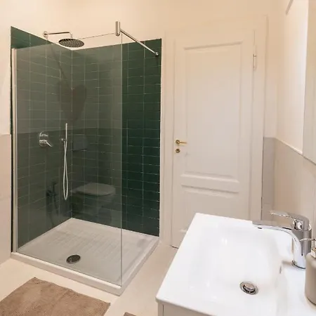 Elegante Zona Rive Apartment Trieste