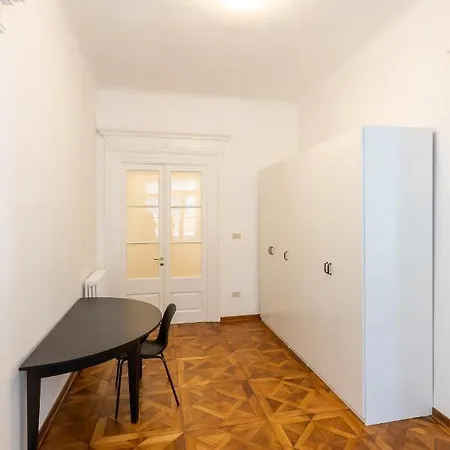 Elegante Zona Rive Apartment